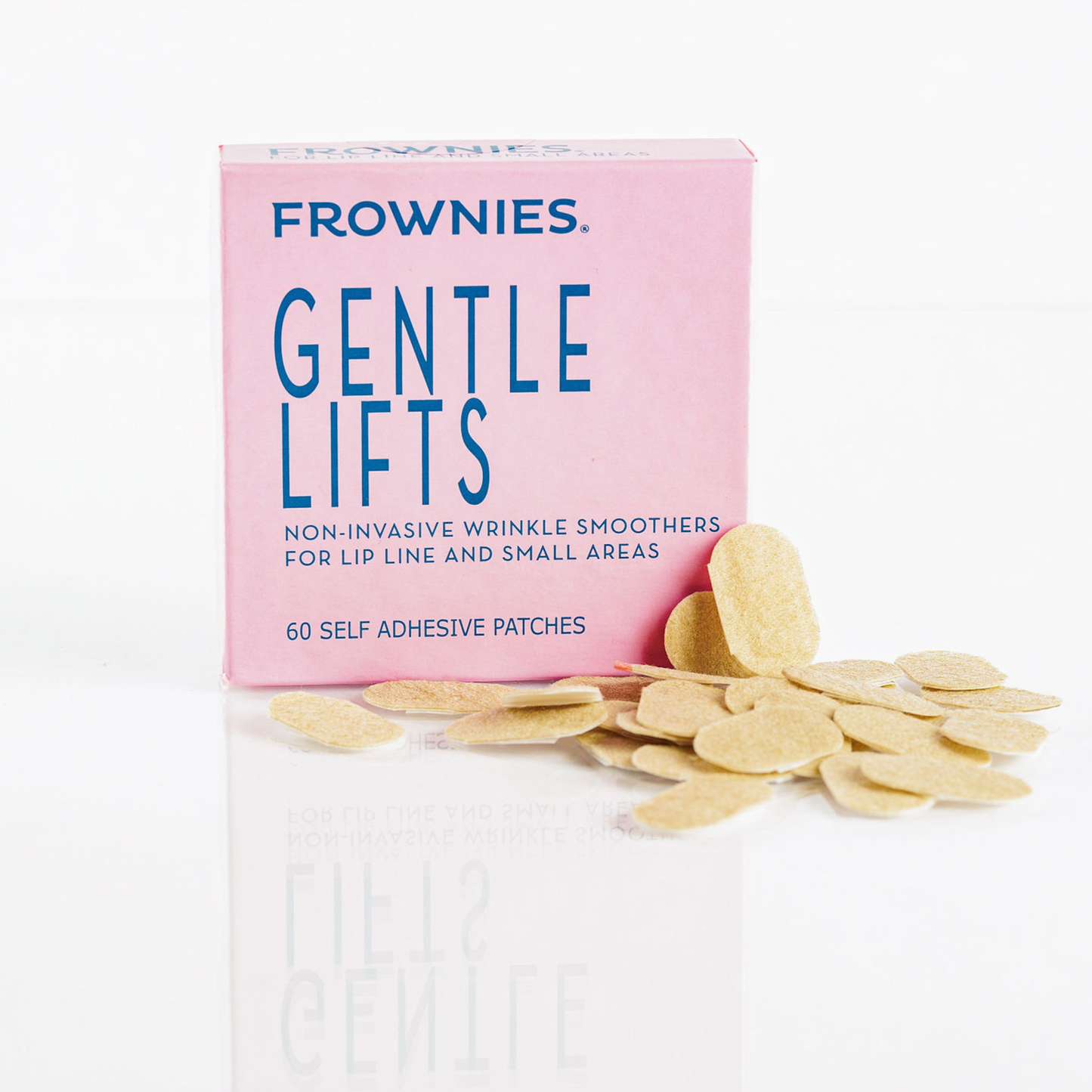 Frownies Gentle Lifts – Rosa förpackning med 60 självhäftande ansiktsplåster för läpplinje och små områden, utspridda framför förpackningen.