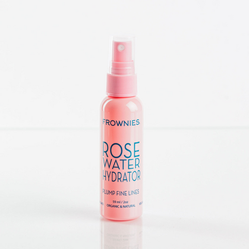 Frownies Rose Water Hydrator – Rosa sprayflaska med ansiktsmist mot vit bakgrund.