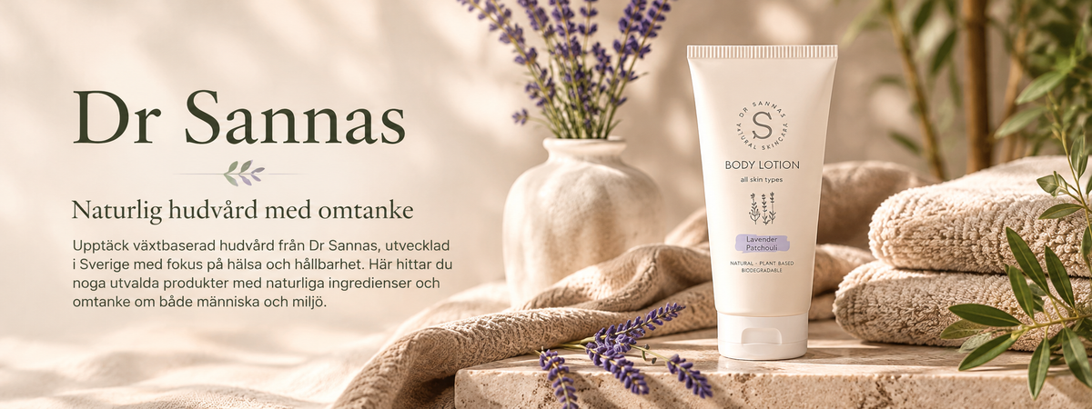 Dr Sannas Body Lotion med lavendel och patchouli i en varm, naturlig miljö med linnetyger och lavendelkvistar.