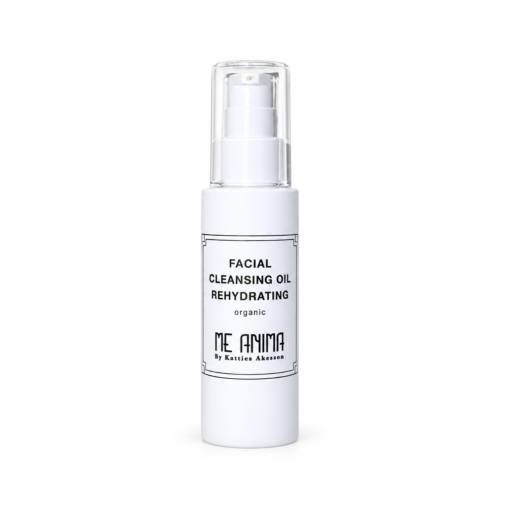 Facial Cleansing Oil Rehydrating från Me Anma  i vit pumpflaska mot vit bakgrund.