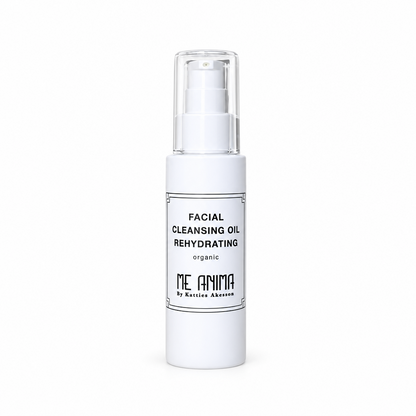 Facial Cleansing Oil Rehydrating från Me Anma  i vit pumpflaska mot vit bakgrund.