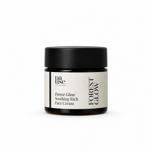 Forest Glow Soothing Rich Face Cream från Pause Nordic i burk mot vit bakgrund.